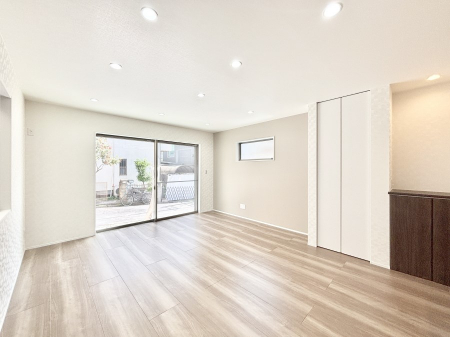 ̑ρ@Ƒ̏Ί炪RƐ܂ĂAȕ͋C̃_CjOɎdオĂ܂B