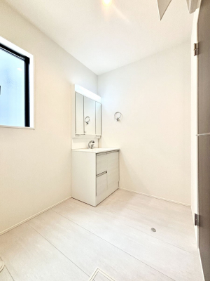 ʑEʏ@邢ʏ͖̐gxxyłႢłB