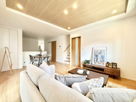 ���r���O�@�ǂ��ɂ��Ă��Ƒ��̂Ȃ������������R�~���j�P�[�V�������r���O�B 