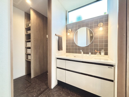 ʑEʏ@邢ʏ͖̐gxxyłႢłB