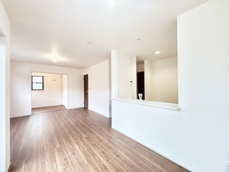 ���r���O�@�ǂ��ɂ��Ă��Ƒ��̂Ȃ������������R�~���j�P�[�V�������r���O�B 