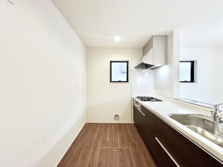 �L�b�`���@�u�₩�ȕ����ʂ蔲����L�b�`���B��������̂Ŗ��邭���C�ɂ��𗧂��܂��B