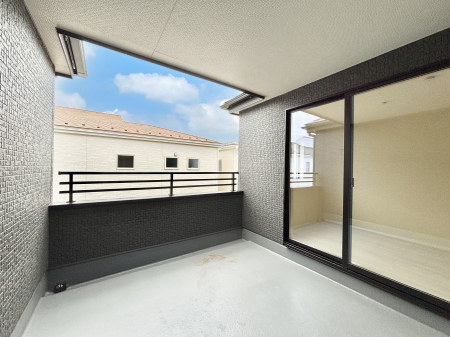 �o���R�j�[�@�C���i�[�o���R�j�[�Ȃ̂ŉJ�ł����󕨂����������o���āA���ʂ�������̂Ŋ������ǂ��A�������X�y�[�X�Ƃ��ďd�󂵂܂��B 