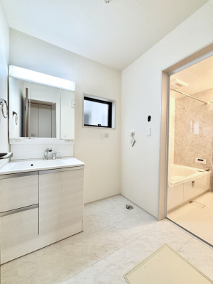 ���̑��@�L�X�Ƃ�Ƃ�̂��郉���h���[�X�y�[�X�B  