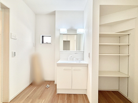 ʑEʏ@lXy[Xɂ̓^IoX[uApW}ȂǂՂ肵܂ĐʎXbLI