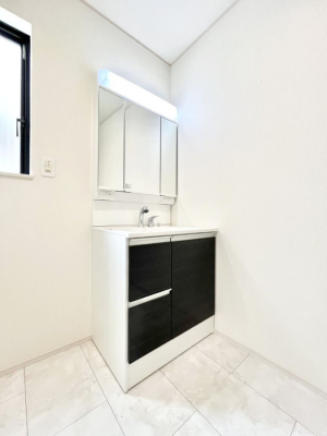 ʑEʏ@邢ʏ͖̐gxxyłႢłB