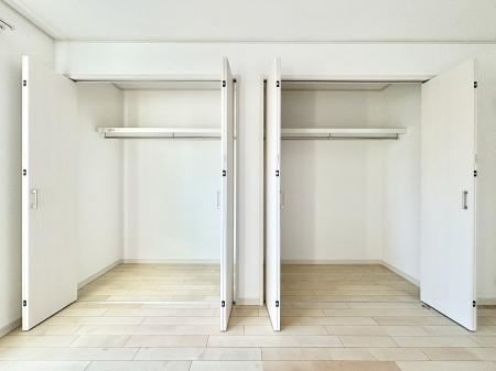 ���[�@�m���̃N���[�[�b�g�B���s��������̂Ō���̈ߗނ�����������܂�܂��B