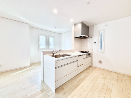 �L�b�`���@�u�₩�ȕ����ʂ蔲����L�b�`���B��������̂Ŗ��邭���C�ɂ��𗧂��܂��B