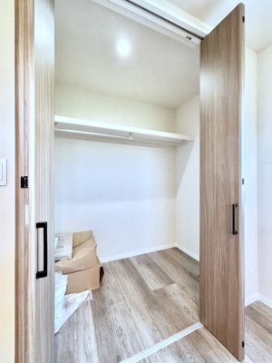 ���[�@�m���̃N���[�[�b�g�B���s��������̂Ō���̈ߗނ�����������܂�܂��B