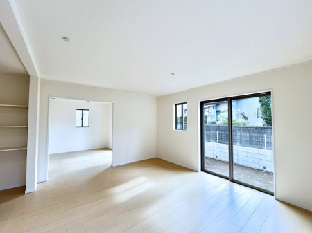 ̑ρ@Ƒ̏Ί炪RƐ܂ĂAȕ͋C̃_CjOɎdオĂ܂B