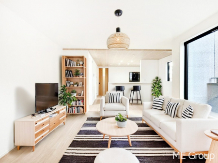 ���r���O�@�Ƒ��̘a�₩�ȉ�b���������Ă������B�J�����̂��郊�r���O�ł��B���Ƌ��CG�ł�  