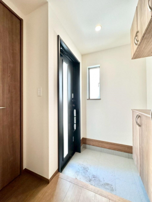 ���ց@�K���X�X���b�g�̓��������փh�A�������Ɍ���͂��Ă���܂�  