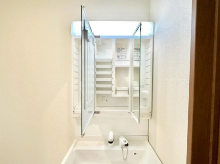 ���̑����ρ@�O�ʋ��̗��ɁA���ϕi��q���p�i�Ȃǂ����[�\�B���ʑ����������ƕۂ��܂��I