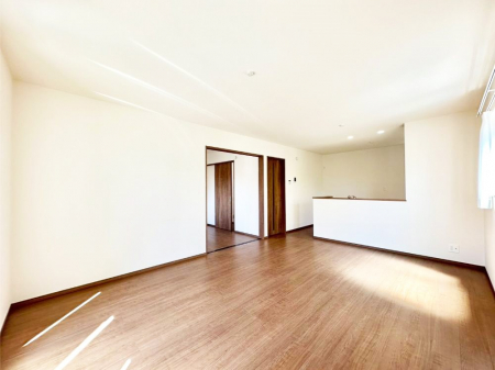 ���r���O�@���Ƒ��̓��₩�Șb�����ŕ�܂�閾�邢���r���O  