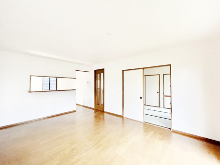 ̑ρ@Ƒ̏Ί炪RƐ܂ĂAȕ͋C̃_CjOɎdオĂ܂B