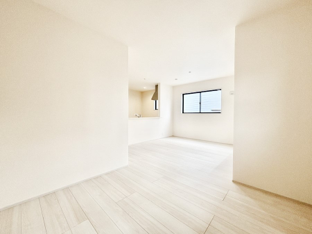 ���r���O�@���邢�z���������A�����̕��͋C�ɖ�������郊�r���O�E�_�C�j���O�B  