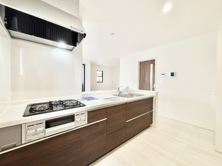 �L�b�`���@���������Ȃ���ł����Ƒ��Ƃ̉�b���y���߂�ΖʃL�b�`��