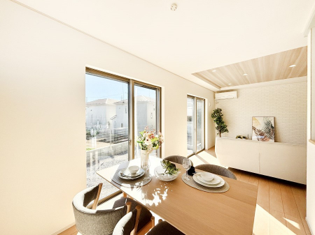 ���r���O�@���Ƒ��̓��₩�Șb�����ŕ�܂�閾�邢���r���O 