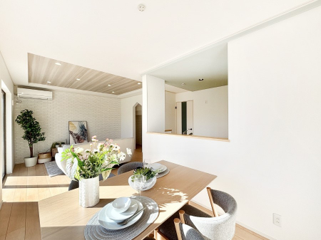 ���r���O�@�Ƒ��c���̎��Ԃ����������Ȃ��났�̃��r���O�_�C�j���O�B   