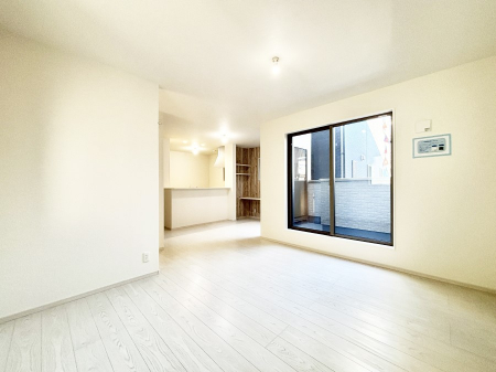 ���r���O�@���Ƒ��̓��₩�Șb�����ŕ�܂�閾�邢���r���O