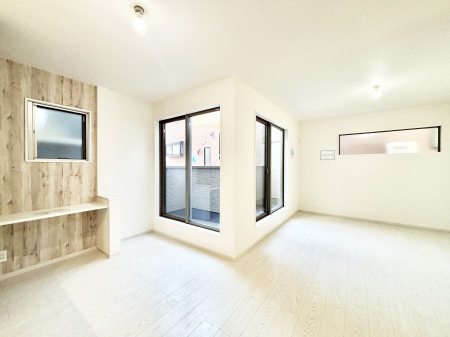 ���r���O�@�傫�ȑ����炽���Ղ�̗z���ƕ����������郊�r���O