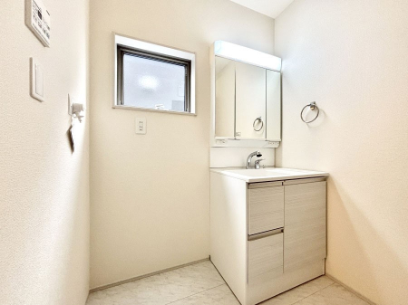 ʑEʏ@邢ʏ͖̐gxxyłႢłB