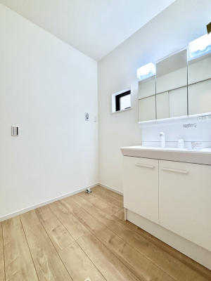 ̑@Ă̂ŎC̑ꏊłC\s܂B̐gxxCǂI