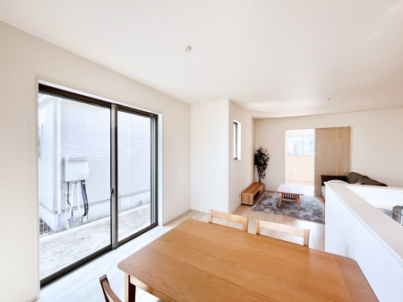 ���r���O�@�傫�ȑ����炽���Ղ�̗z���ƕ����������郊�r���O