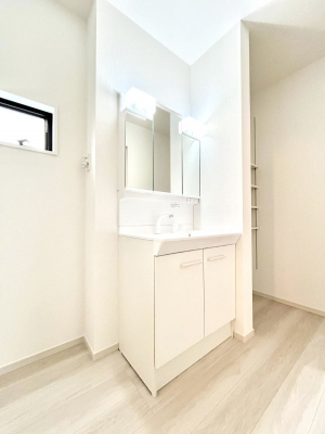 ʑEʏ@邢ʏ͖̐gxxyłႢłB