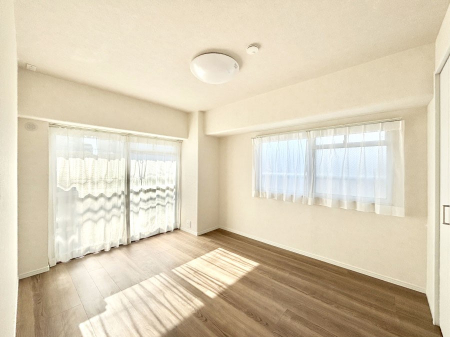 ���̑����ρ@�o���R�j�[�ɖʂ��Ă���̂Ŗ��邭���K�ȃv���C�x�[�g���[��