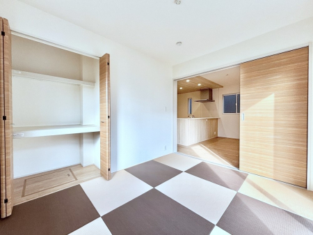 ���̑����ρ@���r���O�Ɨׂ荇���Ă���a���B�ق��ƈꑧ�ł���a�̋�Ԃ��Y�ꂸ�ɁB 