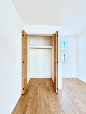 ���[�@�m���̃N���[�[�b�g�B���s��������̂Ō���̈ߗނ�����������܂�܂��B