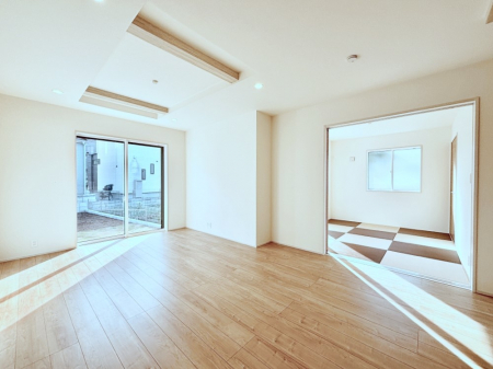 ���r���O�@���邢�z���������A�����̕��͋C�ɖ�������郊�r���O�E�_�C�j���O�B 