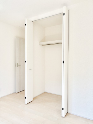 ���[�@�m���̃N���[�[�b�g�B���s��������̂Ō���̈ߗނ�����������܂�܂��B