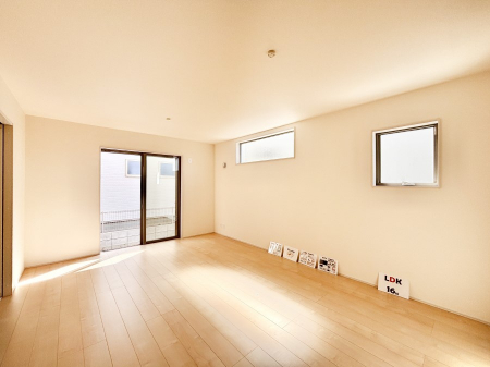 ���r���O�@���Ƒ��̓��₩�Șb�����ŕ�܂�閾�邢���r���O  