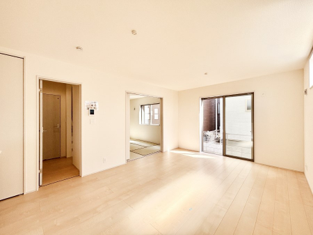 ���̑����ρ@�Ƒ��̏Ί炪���R�Ɛ��܂�Ă���A����ȕ��͋C�̃_�C�j���O�Ɏd�オ���Ă��܂��B