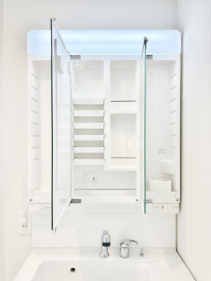 ���̑����ρ@�O�ʋ��̗��ɁA���ϕi��q���p�i�Ȃǂ����[�\�B���ʑ����������ƕۂ��܂��I