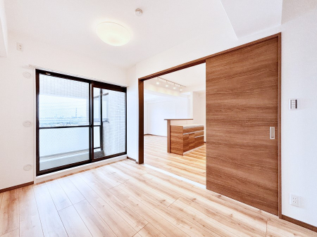 ���̑����ρ@�o���R�j�[�ɖʂ��Ă���̂Ŗ��邭���K�ȃv���C�x�[�g���[��