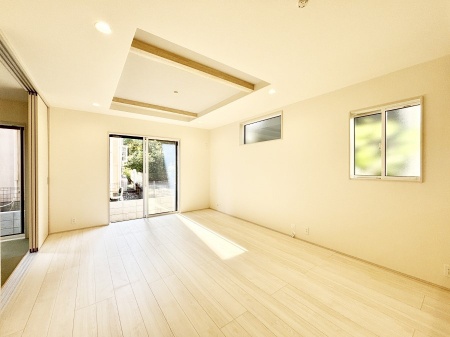 ���r���O�@�傫�ȑ����炽���Ղ�̗z���ƕ����������郊�r���O