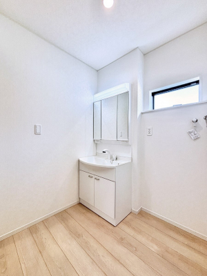 ̑@Ă̂ŎC̑ꏊłC\s܂B̐gxxCǂI