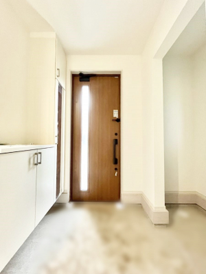 ���ց@�K���X�X���b�g�̓��������փh�A�������Ɍ���͂��Ă���܂�