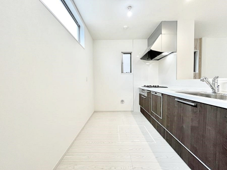 �L�b�`���@�u�₩�ȕ����ʂ蔲����L�b�`���B��������̂Ŗ��邭���C�ɂ��𗧂��܂��B  