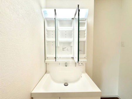 ���̑����ρ@�O�ʋ��̗��ɁA���ϕi��q���p�i�Ȃǂ����[�\�B���ʑ����������ƕۂ��܂��I