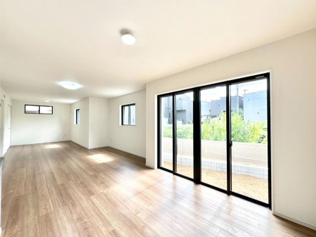 ���r���O�@�傫�ȑ����炽���Ղ�̗z���ƕ����������郊�r���O  