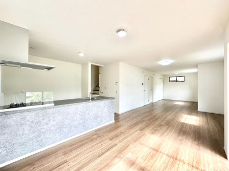 ���̑����ρ@�Ƒ��̏Ί炪���R�Ɛ��܂�Ă���A����ȕ��͋C�̃_�C�j���O�Ɏd�オ���Ă��܂� 