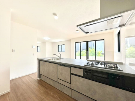 �L�b�`���@���������Ȃ���ł����Ƒ��Ƃ̉�b���y���߂�ΖʃL�b�`��