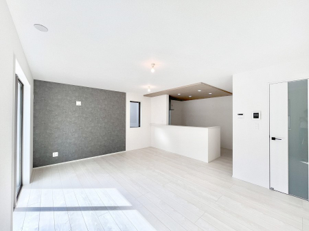 ���r���O�@���Ƒ��̓��₩�Șb�����ŕ�܂�閾�邢���r���O