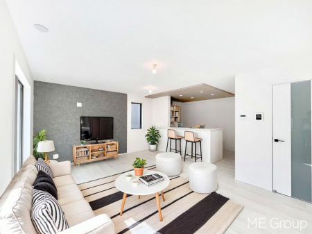 ���r���O�@�Ƒ��̘a�₩�ȉ�b���������Ă������B�J�����̂��郊�r���O�ł��B���Ƌ��CG�ł�  