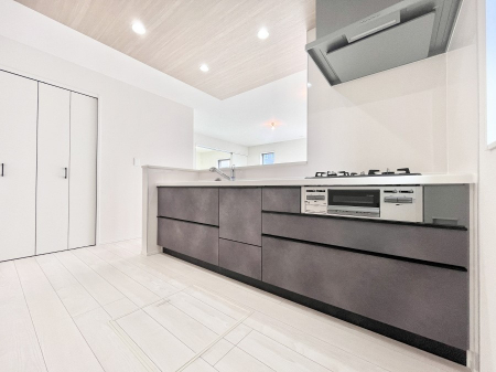 �L�b�`���@���r���O�ŗV�Ԃ��q�l�������Ȃ��炨�������ł���ΖʃL�b�`���B  