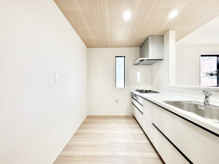 �L�b�`���@�u�₩�ȕ����ʂ蔲����L�b�`���B��������̂Ŗ��邭���C�ɂ��𗧂��܂��B